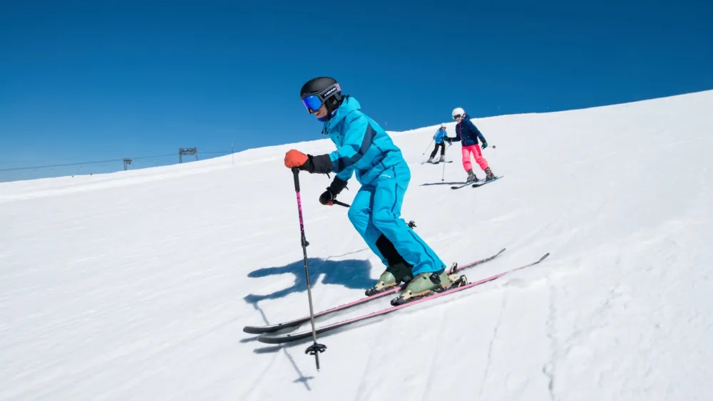 Private ski lessons with ESi
